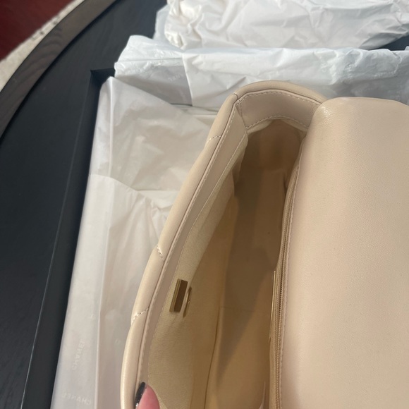 *SOLD* NIB w/Tags, Chanel Medium 19 Shoulder Bag - Picture 6 of 7